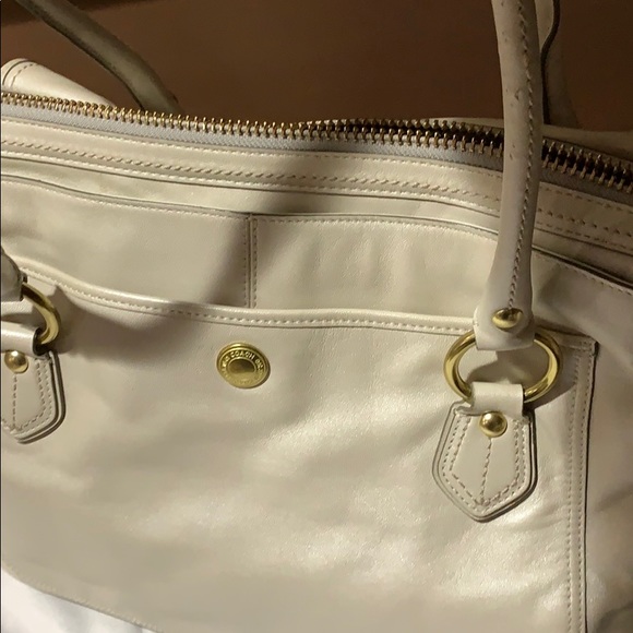 Beautiful Coach Cream Tote - Picture 3 of 8
